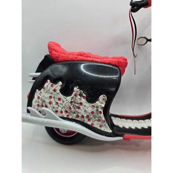 Monster High Ghoulia Yelps' SCOOTER 2011 READ - Picture 2 of 12